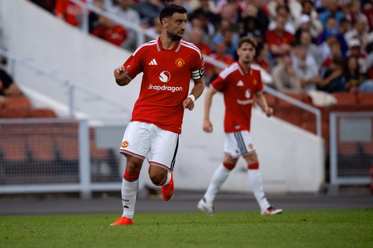 Bruno Fernandes ในเกมพรีซีซั่น ก่อนแมนยูพบลีดส์ที่ Croke Park